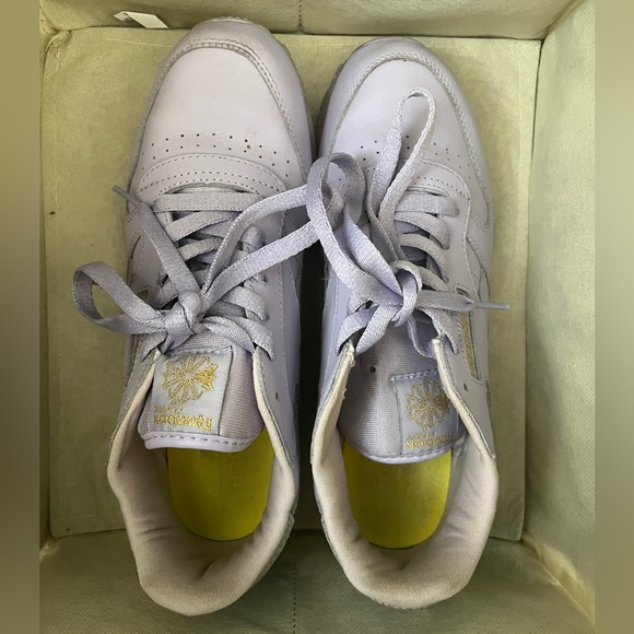 Purple pastel monochromatic Reebok classics with silver opalescent snakeskin - Picture 2 of 8